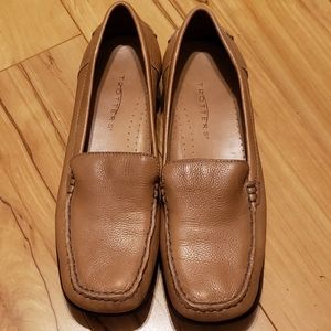 TROTTERS LOAFERS